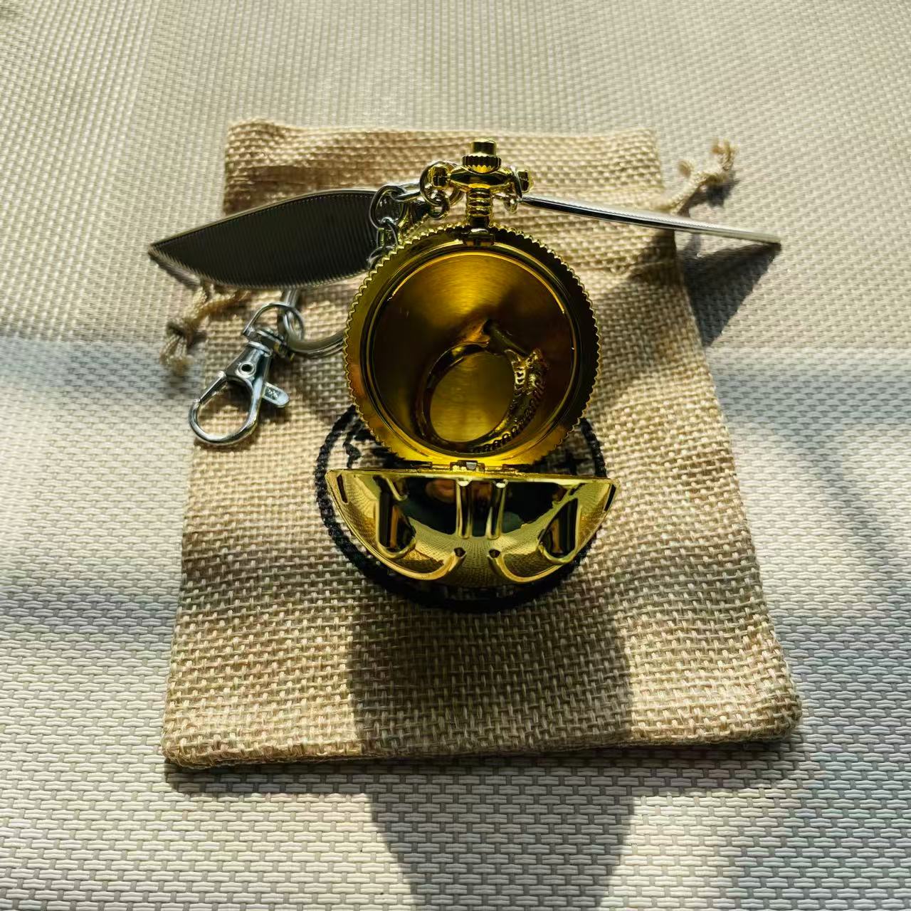 Golden Openable Winged Ball St - огляд і ціна Ornament Ball Set